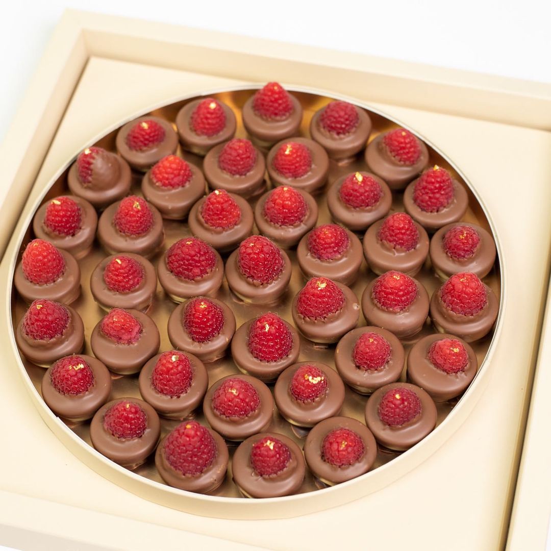 Le macarons chocolatier - Raspberry Covered Chocolate (21)