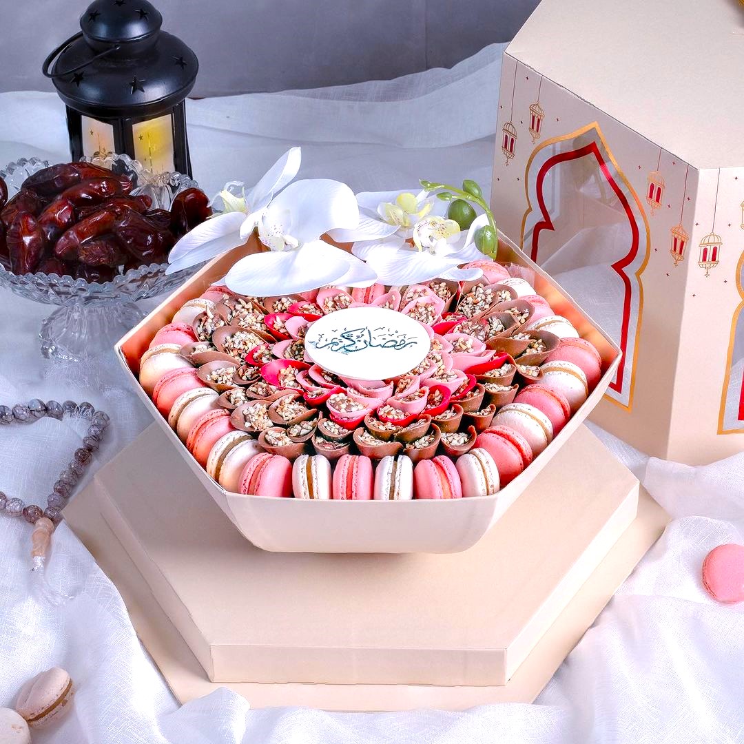 Le macarons chocolatier - Ramadan special chocolate & macaron box -15