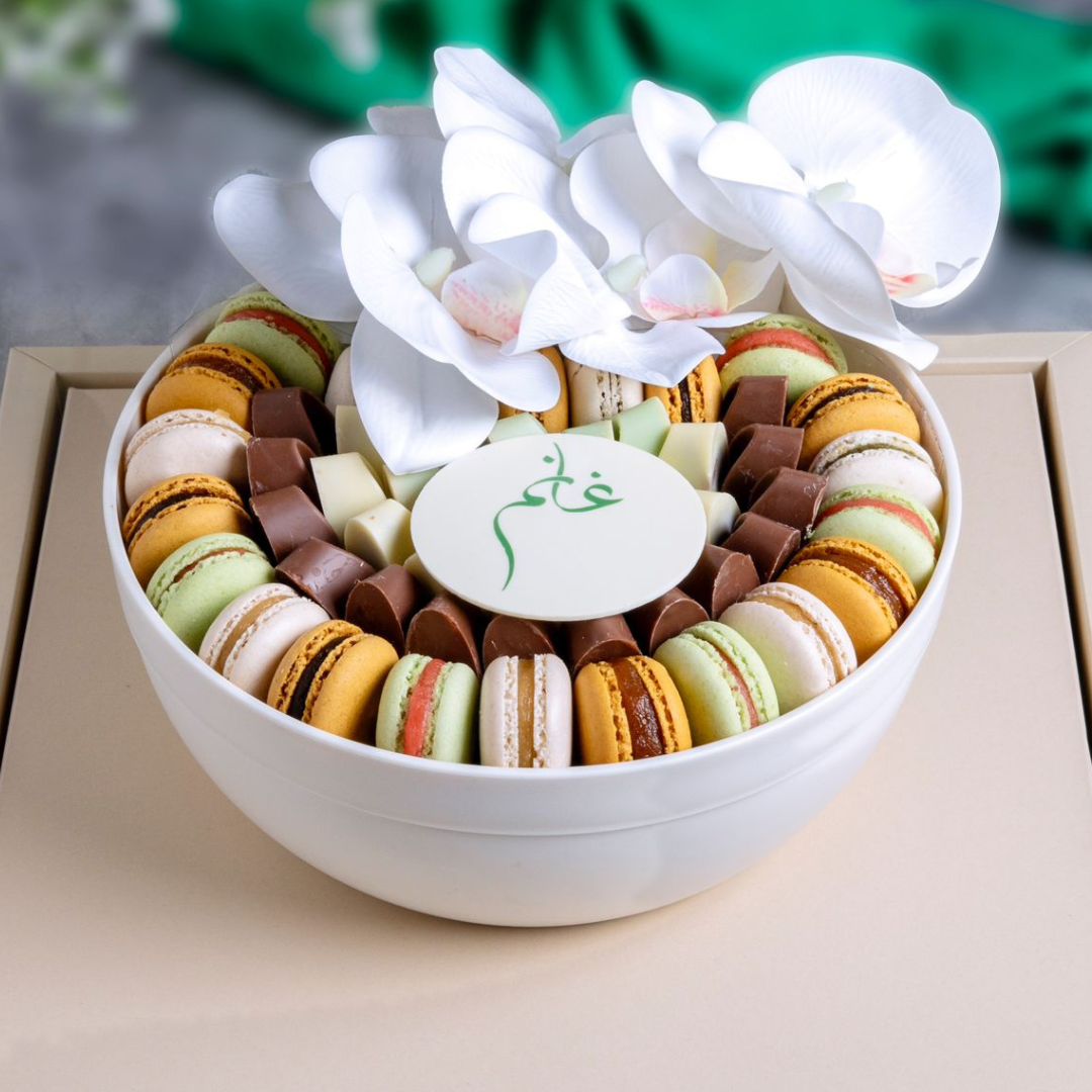 Le macarons chocolatier – Mixed Flavour Macarons & Chocolate